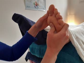 Massage du pied - Cabinet de réflexologie Amélie JOUEO - 22210 La Chèze